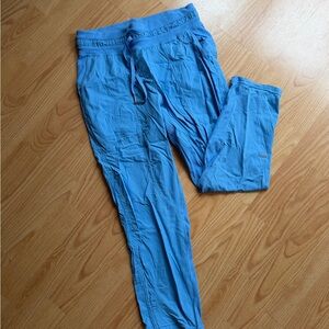 Lululemon blue dance studio crop sz 6